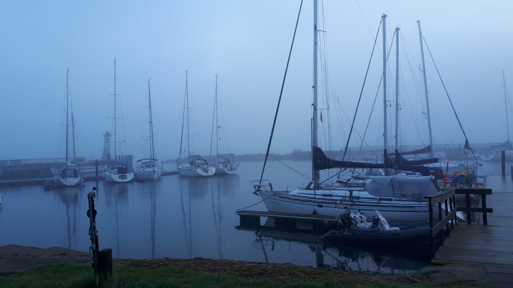 Hafen Dänemark im Nebel
