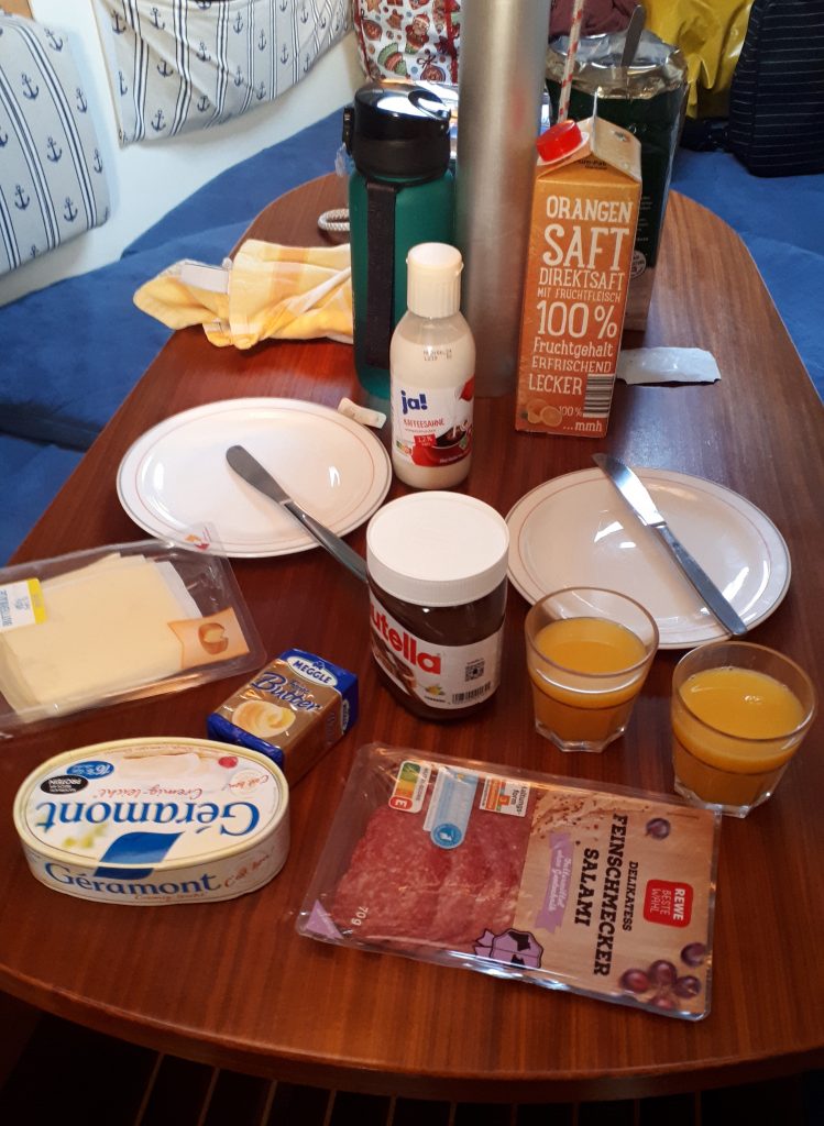 Fr&uuml;hst&uuml;ck unter Deck